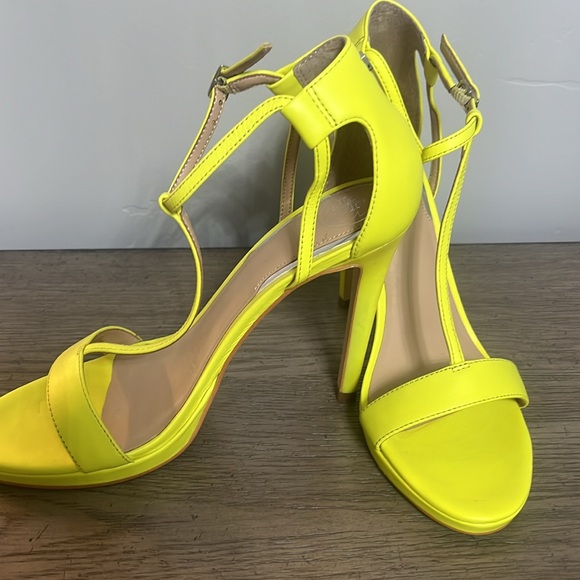 Tecru T-Strap Stilettos, 👠 color neon yellow hell 4.52 ‘’ - Picture 6 of 8